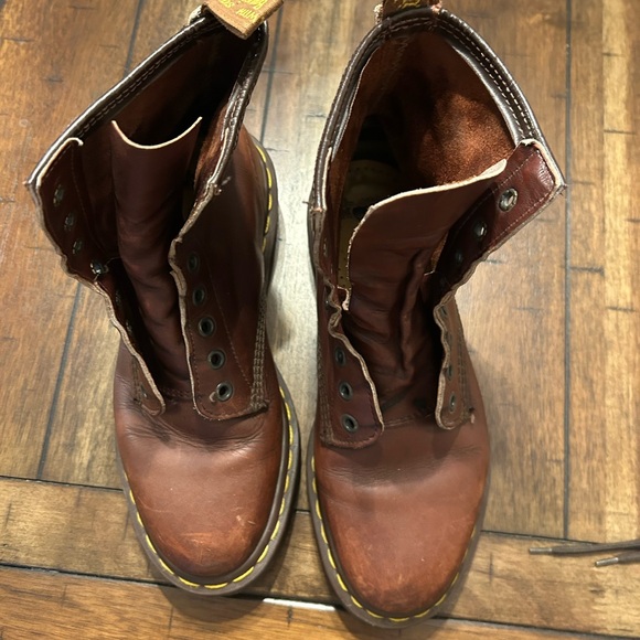 Vintage Dr. Martens Made in England 1460 8-Eye Boots Brown Leather Women’s 7 - Picture 13 of 16